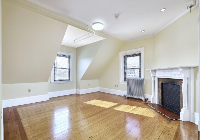 27 Everett living room with fireplace